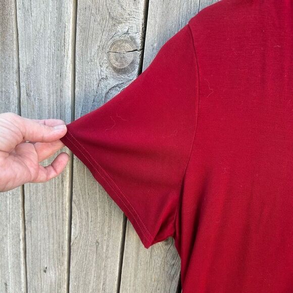 Red v-neck T-shirt short sleeve size junior large - Picture 2 of 6